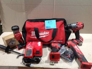 Milwaukee 18V lithium cordless combo kit 4 Tool 1 Battery and charger plus bag customer return review pictures