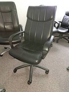 lot 140 image: Black Leather Rolling Executive Office Arm Chair