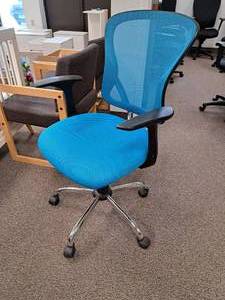 lot 149 image: Rolling Office Arm Chair