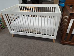 lot 151 image: Sealy Ultra Plus 54 Baby Crib