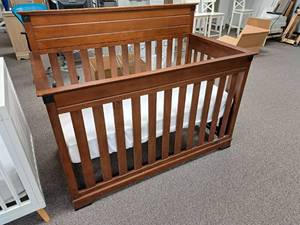 lot 152 image: Child Craft 56 Stained Wooden Baby Crib