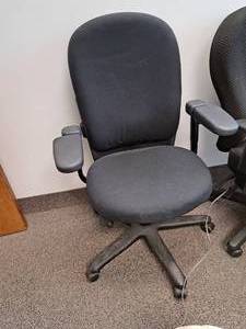 lot 148A image: Rolling Office Arm Chair