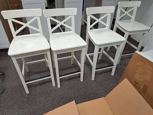 lot 157 image: Lot of (4) Wooden Dining Chairs