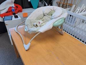 lot 178 image: Fisher Price Baby Papsan Baby Rocker