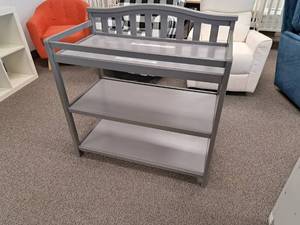 lot 198 image: Wooden Baby Changing Station 3-tier