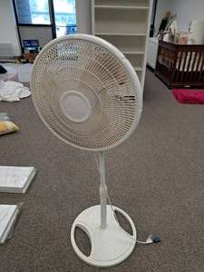 lot 217 image: Galaxy Oscillating Pedestal Fan