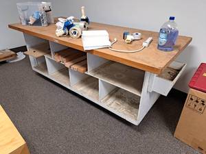 lot 212 image: 7 Rolling Workstation