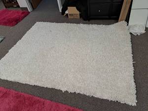 lot 240 image: White Plush Area Rug 7x5