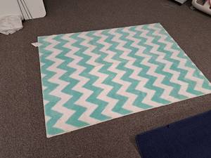 lot 239 image: GreenWhite Pattern Area Rug 5x4