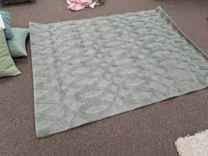 lot 250 image: Green Area Rug 7x5
