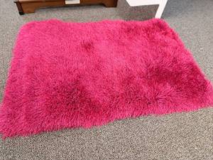 lot 242 image: Pink Area Rug 3x2