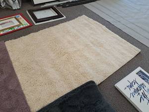 lot 236 image: Tan Area Rug 7x5