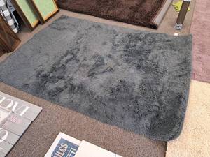 lot 234 image: Grey Area Rug 8x5