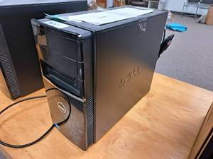 lot 63 image: Dell Vostra 220 Desktop Computer