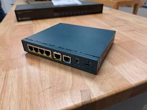 lot 82 image: Cisco PIX 501 Firewall