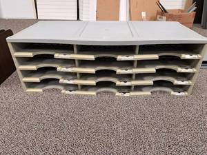 lot 751 image: Plastic Document Organizer 12-slot