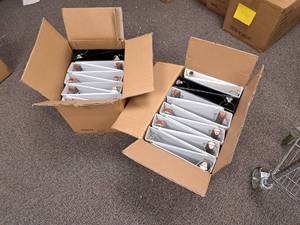 lot 761 image: Lot of (20) Large 3-Ring Binders