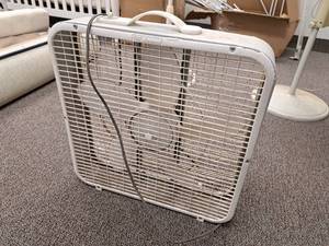 lot 35 image: Lakewood 24 Box Fan