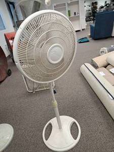lot 37 image: Galaxy Oscillating Pedestal Fan