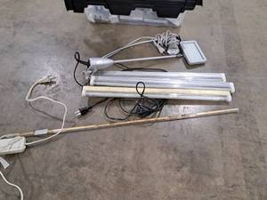 lot 824 image: Lot of (6) Misc. Lights