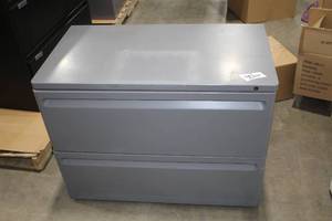 lot 425 image: Metal Lateral File Cabinet 2-drawer