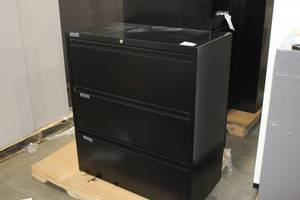 lot 429 image: Metal Lateral File Cabinet 3-drawer
