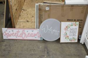 lot 501 image: Lot of (3) Baby Girl theme Wooden Wall Decor