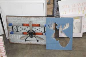 lot 506 image: Lot of (2) Wall Decor