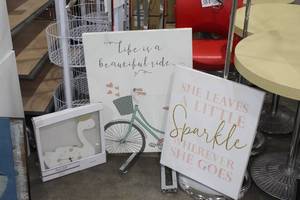 lot 507 image: Lot of (3) Wall Decor