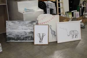 lot 509 image: Lot of (4) Elephant and Giraffe theme Wall Decor