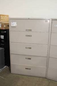 lot 431 image: Metal Lateral File Cabinet 5-drawer