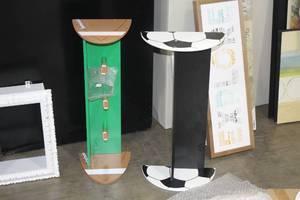 lot 518 image: Lot of (2) Display Stands