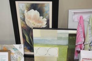 lot 520 image: Lot of (2) Wall Dcor