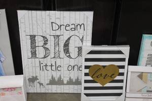 lot 522 image: Lot of (2) Wall Dcor