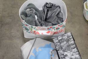 lot 543 image: Lot of (5) Baby Blankets and Baby Bags
