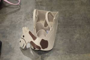 lot 545 image: Giraffe theme Baby Bath Carrier