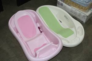 lot 566 image: Lot of (2) Baby Baths