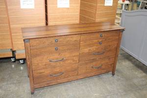lot 410 image: Dresser 8-drawer