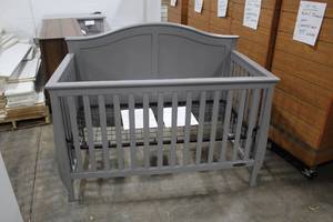 lot 411 image: Baby Crib