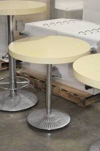 lot 381 image: 30 Metal Stand Pedestal Table