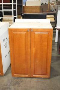 lot 365 image: Cabinet 2-door3-shelf