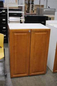 lot 366 image: Cabinet 2-door3-shelf
