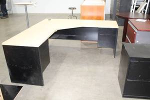 lot 367 image: L-Shaped Office Desk with Side Desk Extension