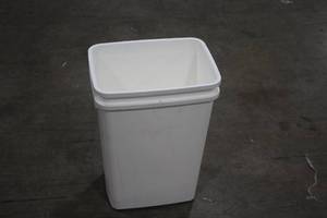 lot 346 image: Lot of (2) Plastic Trash Cans