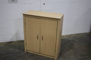 lot 339 image: Metal Storage Cabinet 2-door3-shelf