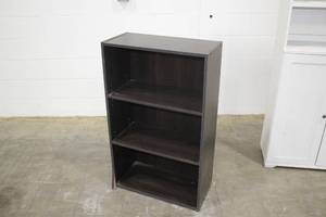 lot 325 image: Wood Bookcase 3-shelf