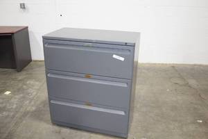 lot 315 image: Metal Lateral File Cabinet 3-drawer
