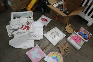 lot 608 image: Lot of (43) Baby Accessories - Clocks (x10), Pictures (x10), Wooden Hooks (x3), Growth charts (x20)
