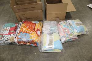 lot 649 image: Lot of (6) Crib Sets (in original packaging)