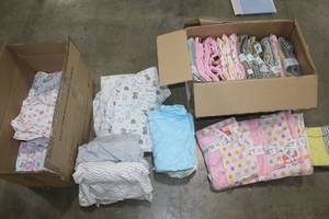lot 672 image: Lot of (31) Baby Accessories - Sheets (x12), CPC (x2), Blankets (x17)